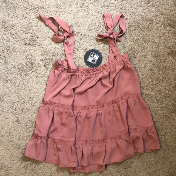 Cozy Casual Tops - Ruffle top with tags